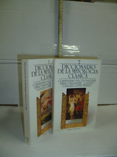 Portada del libro DICCIONARIO DE LA MITOLOGÍA CLÁSICA. I. - H. II- I - Z. 1ª edición en colección. Prólogo de Manuel Fernandez...